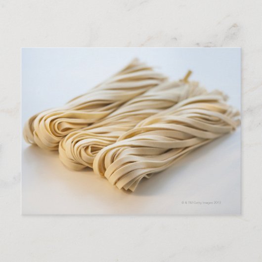 Studio shot van verse linguini pasta briefkaart (Voorkant)