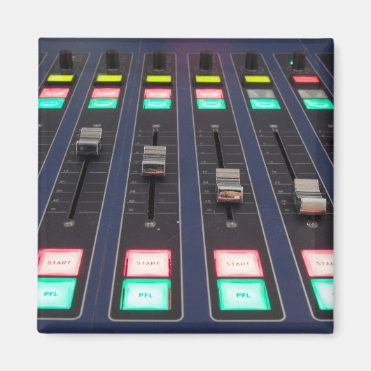 Studio Sound Mixer Panel, Closeup Magneet (Voorkant)