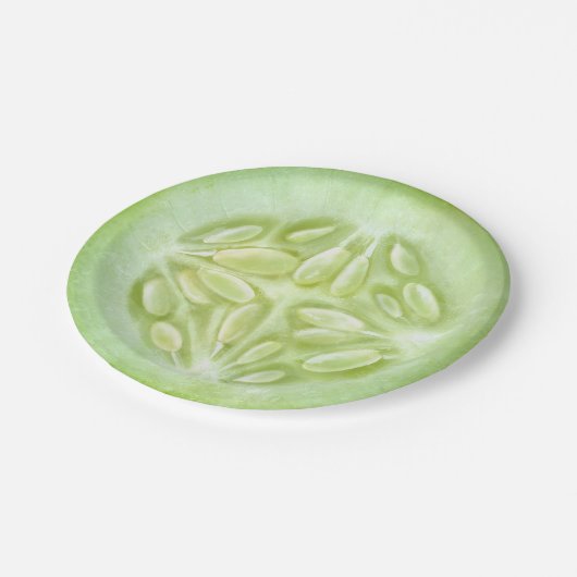 stukje komkommer papieren bordje (Gekanteld)