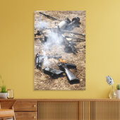 Stukken vijandige wapens liggen op de loer canvas afdruk (Insitu (Woonkamer))