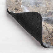 Stukken vijandige wapens liggen op de loer muismat (Hoek)