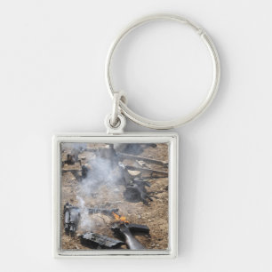 Stukken vijandige wapens liggen op de loer sleutelhanger