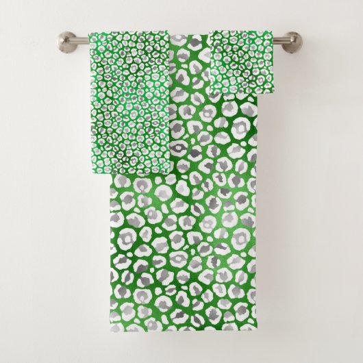 STUNNEN LEOPARD GREEN WHITE BATHROOM TOWEL BAD HANDDOEK (Insitu)