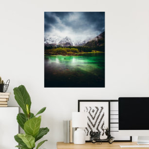 Stunnende regendag in het Fusine-meer in Italië Poster