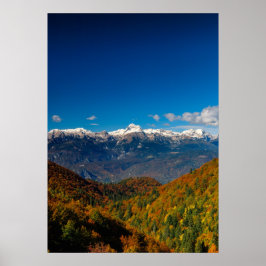 Stunning herfstlandschap met uitzicht op berg Trig Poster