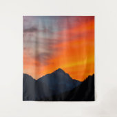Stunning levendige zonsondergang achter berg wandkleed (Voorkant)