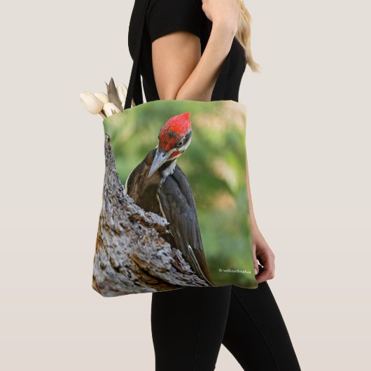 Stunning Portrait of Pileated Woodpecker on Tree Tote Bag (Dichtbij)