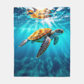 Stunning Sea Turtle in Sunlit Ocean Waters Fleece Deken (Voorkant)
