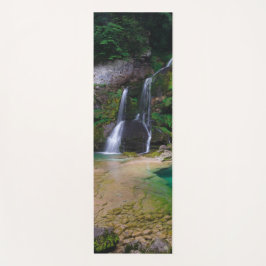 Stunning waterfall Virje, Slovenië Poster Yogamat
