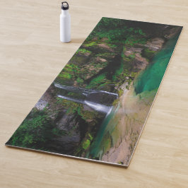 Stunning waterfall Virje, Slovenië Poster Yogamat
