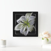 Stunning White Lily Fractal Art Black Vierkante Klok (Huis)