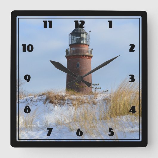 Sturdy Lighthouder op een Rocky Coast in Winter Vierkante Klok (Voorkant)