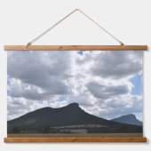 Sturgeon en Abrupt onder dramatische wolken Hangend Wandkleed (Voorkant)