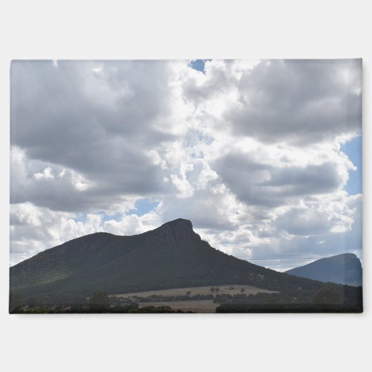 Sturgeon en Abrupt onder dramatische wolken Magneet (Voorkant)