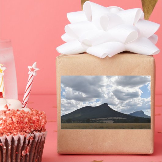 Sturgeon en Abrupt onder dramatische wolken Rechthoekige Sticker (Feest)