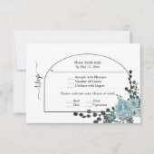 Stustblauw bloemen, boog en monogram bruiloft RSVP kaartje (Voorkant)