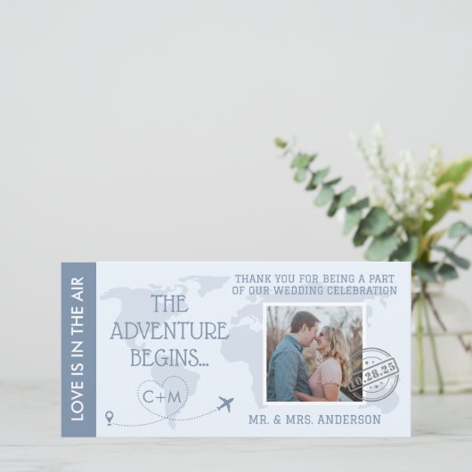 Stusty Blue Boarding Pass Destination Wedination Bedankkaart (Staand voorkant)