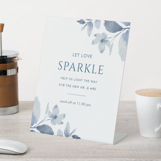 Stusty Blue Floral Weddenschap Sparkler Reclamebord Met Voetstuk (Insitu)