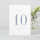 Stusty Blue Wedding Table Number Kaart<br><div class="desc">Hedendaagse chique minimalistische,  stoffige blauwe trouwtafel nummerkaart. Houd er rekening mee dat tafelnummerkaarten genummerd moeten zijn en afzonderlijk aan uw winkelwagen moeten worden toegevoegd.</div>