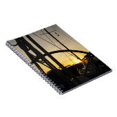 Stuurwiel van zeiljacht met ondergaande zon. notitieboek (Rechterzijde)