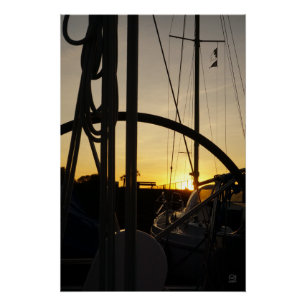 Stuurwiel van zeiljacht met ondergaande zon. perfect poster