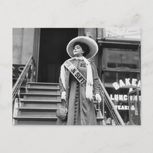 Stylin' Suffragette, 1908 Briefkaart (Voorkant)