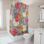 Stylish beautiful tropical forest print on leopard douchegordijn (In situ)
