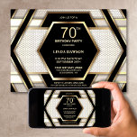 Stylish Black Gold 70th Birthday Party Kaart<br><div class="desc">Nodig je vrienden en geliefden uit met deze stijlvolle zwarte en gouden 70e verjaardagsfeestuitnodiging met een aanpasbaar tekstgebied waarmee je moeiteloos alle benodigde details voor je speciale verjaardagsfeest kunt opnemen, inclusief de datum, tijd, locatie en RSVP-informatie. Een verscheidenheid aan papiersoorten en hoekstijlen zijn beschikbaar voor uw unieke uitnodigingen, samen met...</div>