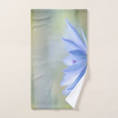 Stylish Blue Lotus Flower Landscape, Zen Bad Handdoek (Handdoek)