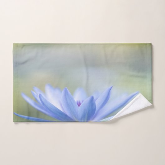 Stylish Blue Lotus Flower Landscape, Zen Bad Handdoek (Handdoek)