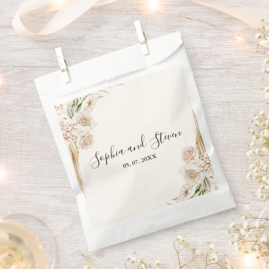 Stylish Bohemian Wedding with Soft Beige and Yello Bedankzakje (Geknipt)