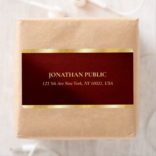 Stylish Bordeaux & Gold Text Template Shipping Etiket (Insitu)