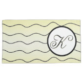 Stylish Buttery Lemon Zest Yellow Family Initial Kussensloop (Voorkant-Rechts)