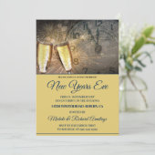 Stylish Champagne en Clock New Years Uitnodiging (Staand voorkant)