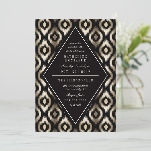 Stylish Diamond Ikat Pattern Bachelorette Party Kaart (Staand voorkant)