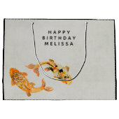 Stylish Gold Koi Fish Birthday Groot Cadeauzakje (Achterkant)