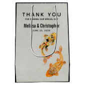 Stylish Gold Koi Fish Wedding Medium Cadeauzakje (Achterkant)