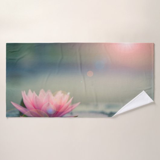 Stylish Lotus Flower Landscape, Zen Bad Handdoek (Badhanddoek)