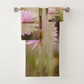 Stylish Lotus Flower Landscape, Zen Bad Handdoek (Insitu)