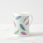 Stylish Pastel Feathers Pattern Porselein Kop (Voorkant rechts)