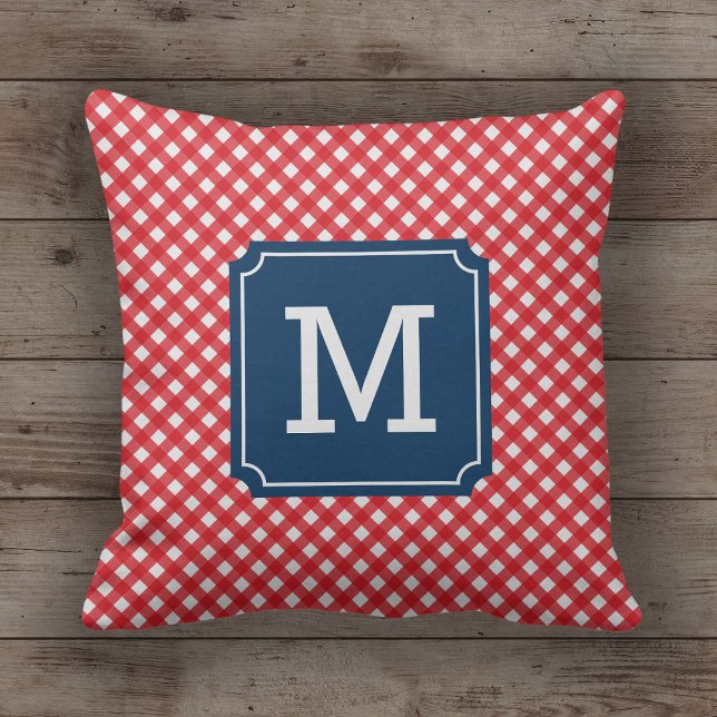 Stylish Picnic Red Gingham Name Monogram Kussen (Creator heeft geüpload)