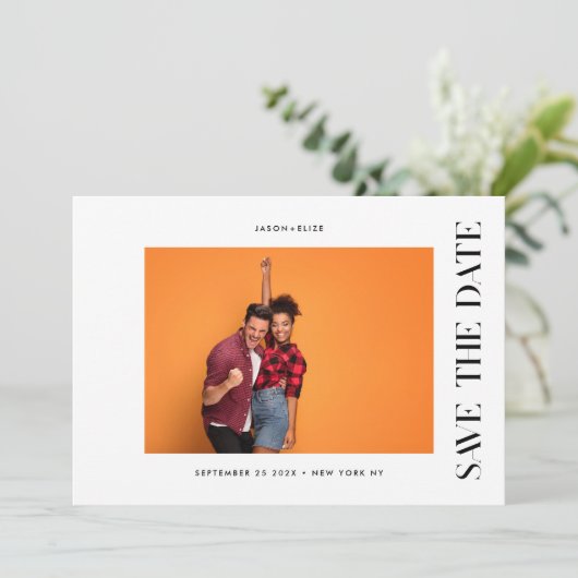 STYLISH | QR-code Moderne eenvoudige foto-grens Save The Date (Staand voorkant)