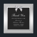 Stylish Silver Gem Bow & Black Wedding Magneet<br><div class="desc">Elegant sparkly Wedding bedankt je magnetje-gunst met een klastige romantische zilveren gem-boog, op een prachtige zilveren en zwarte achtergrond. Alle tekst is volledig aanpasbaar om aan uw vereisten te voldoen. Als je hulp nodig hebt om je product aan te passen of producten wilt aanpassen, kun je contact met me opnemen...</div>