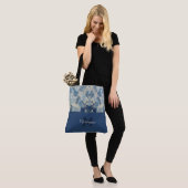 Stylish Stitched Floral Monogrammed Canvas tas (Op model)