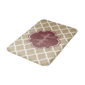 Stylish Tan Quatrefoil Burgundy Monogram en naam Badmat (Gekanteld)
