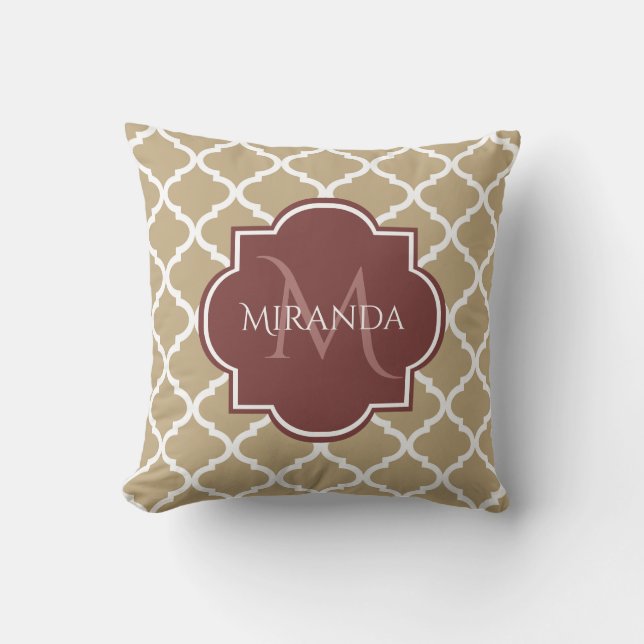 Stylish Tan Quatrefoil Burgundy Monogram en naam Kussen (Voorkant)