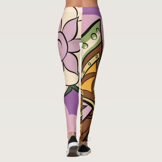 Stylized Axe and Flower Design Leggings (Achterkant)