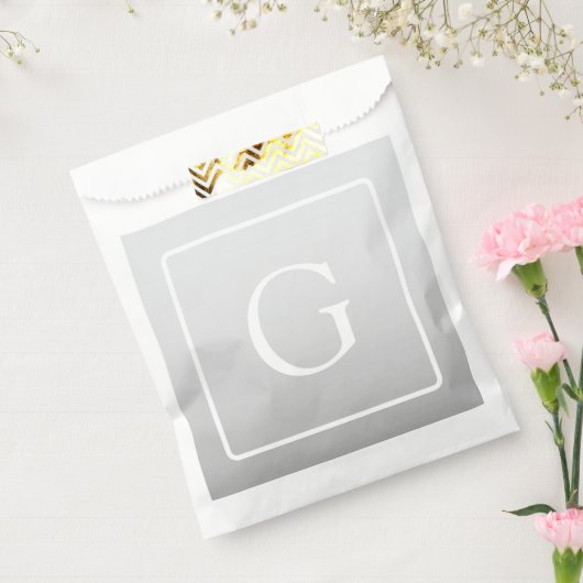 Subtiel Lichtgrijs Gradiënt Achternaam Monogram Bedankzakje (Gezegeld)