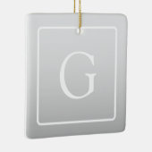Subtiel Lichtgrijs Gradiënt Achternaam Monogram Keramisch Ornament (Rechts)