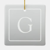 Subtiel Lichtgrijs Gradiënt Achternaam Monogram Keramisch Ornament (Achterkant)